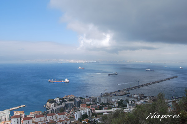 Vista de Gibraltar e mar Mediterrâneo